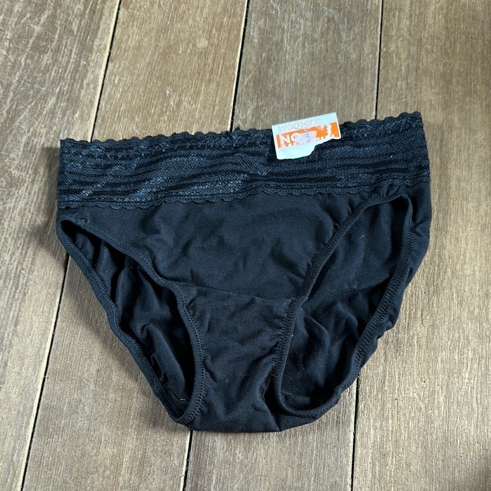 NWT Warners Hi Cut Black Panties size small